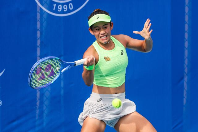 (260126) -- MANILA, Jan. 26, 2026 (Xinhua) -- Lanlana Tararudee hits a return during the women's singles round of 32 match between Lanlana Tararudee of Thailand and Simona Waltert of Switzerland at the WTA Philippine Women's Open in Manila, the Philippines, Jan. 26, 2026. (Xinhua/Rouelle Umali)