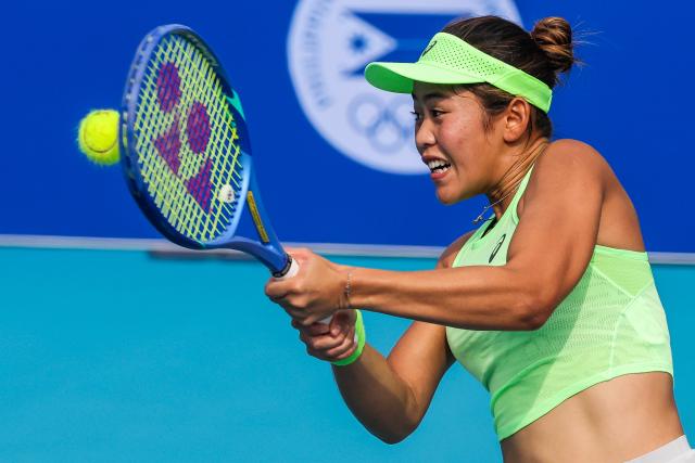 (260126) -- MANILA, Jan. 26, 2026 (Xinhua) -- Lanlana Tararudee hits a return during the women's singles round of 32 match between Lanlana Tararudee of Thailand and Simona Waltert of Switzerland at the WTA Philippine Women's Open in Manila, the Philippines, Jan. 26, 2026. (Xinhua/Rouelle Umali)