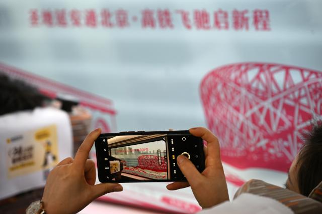(260126) -- XI'AN, Jan. 26, 2026 (Xinhua) -- A passenger takes photos on the high-speed train G359 from Yan'an, northwest China's Shaanxi Province to the capital city of Beijing, Jan. 26, 2026. The high-speed train G359 departed from Yan'an on Monday morning, marking the first direct connection of high-speed rail from the sacred revolutionary site to the nation's capital city of Beijing.
   The fastest high-speed train ride from Yan'an to Beijing will take five hours and 42 minutes, a big improvement compared to the original train. (Xinhua/Li Yibo)