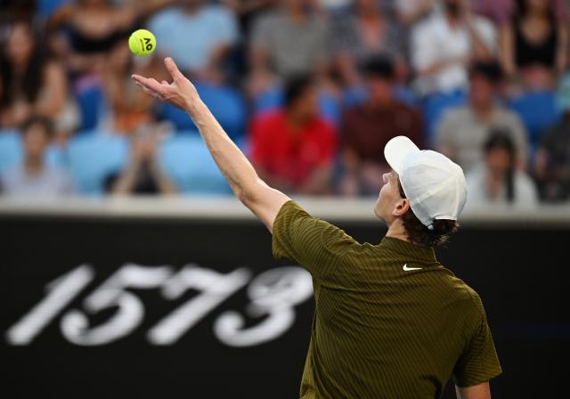 (260126) -- MELBOURNE, Jan. 26, 2026 (Xinhua) -- Jannik Sinner serves during the men's singles 4th round match between Luciano Darderi of Italy and Jannik Sinner of Italy at the Australian Open tennis tournament in Melbourne, Australia, Jan. 26, 2026. (Photo by Wang Shen/Xinhua)