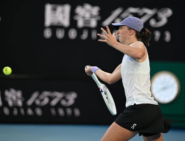 (260126) -- MELBOURNE, Jan. 26, 2026 (Xinhua) -- Iga Swiatek hits a return during the women's singles 4th round match between Maddison Inglis of Australia and Iga Swiatek of Poland at the Australian Open tennis tournament in Melbourne, Australia, Jan. 26, 2026. (Photo by Wang Shen/Xinhua)