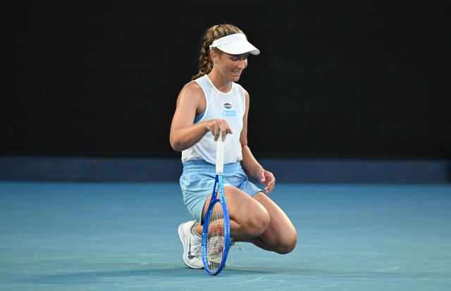 (260126) -- MELBOURNE, Jan. 26, 2026 (Xinhua) -- Maddison Inglis reacts during the women's singles 4th round match between Maddison Inglis of Australia and Iga Swiatek of Poland at the Australian Open tennis tournament in Melbourne, Australia, Jan. 26, 2026. (Photo by Wang Shen/Xinhua)