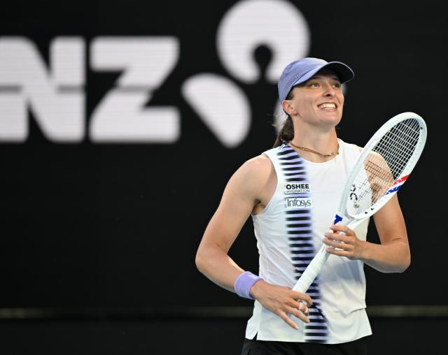 (260126) -- MELBOURNE, Jan. 26, 2026 (Xinhua) -- Iga Swiatek reacts during the women's singles 4th round match between Maddison Inglis of Australia and Iga Swiatek of Poland at the Australian Open tennis tournament in Melbourne, Australia, Jan. 26, 2026. (Photo by Wang Shen/Xinhua)