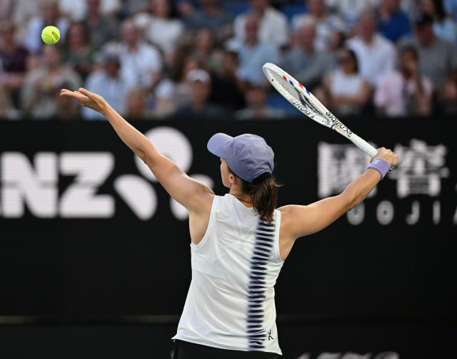 (260126) -- MELBOURNE, Jan. 26, 2026 (Xinhua) -- Iga Swiatek serves during the women's singles 4th round match between Maddison Inglis of Australia and Iga Swiatek of Poland at the Australian Open tennis tournament in Melbourne, Australia, Jan. 26, 2026. (Photo by Wang Shen/Xinhua)