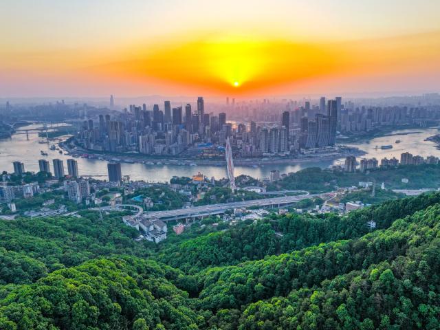 (260126) -- BEIJING, Jan. 26, 2026 (Xinhua) -- This photo taken on May 10, 2025 shows the city view of Chongqing, southwest China. The combined economic output of southwest China's Sichuan Province and Chongqing Municipality has exceeded 10 trillion yuan (about 1.44 trillion U.S. dollar) in 2025, accounting for approximately 7.2 percent of the national total. (Xinhua/Wang Quanchao)