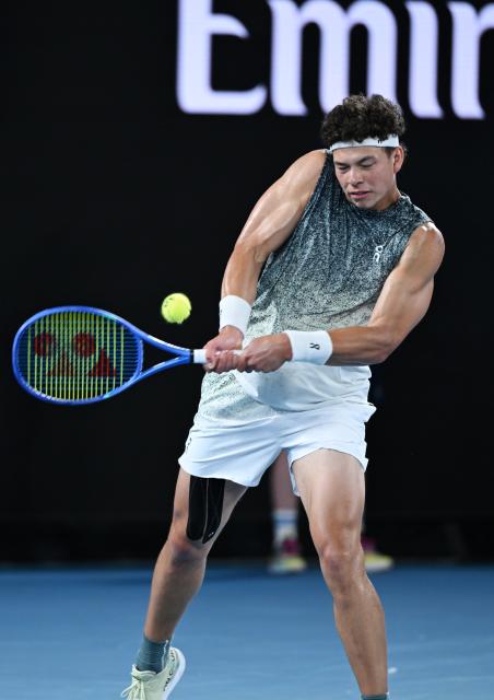 (260126) -- MELBOURNE, Jan. 26, 2026 (Xinhua) -- Ben Shelton hits a return during the men's singles 4th round match between Ben Shelton of the United States and Casper Ruud of Norway at the Australian Open tennis tournament in Melbourne, Australia, Jan. 26, 2026. (Photo by Wang Shen/Xinhua)