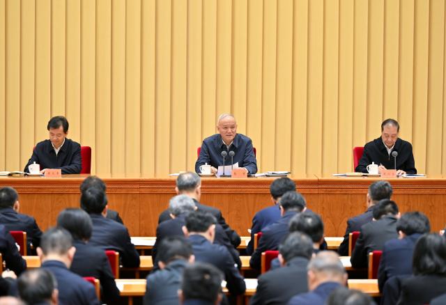 (260126) -- BEIJING, Jan. 26, 2026 (Xinhua) -- Cai Qi, a member of the Standing Committee of the Political Bureau of the Communist Party of China (CPC) Central Committee and a member of the Secretariat of the CPC Central Committee, speaks at a meeting attended by social work department chiefs across the country in Beijing, capital of China, Jan. 26, 2026. (Xinhua/Yue Yuewei)