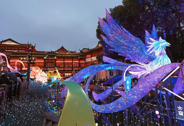 (260126) -- SHANGHAI, Jan. 26, 2026 (Xinhua) -- Lantern installations are seen at the Yuyuan Garden Lantern Festival at Yuyuan Garden in east China's Shanghai, Jan. 26, 2026. The Yuyuan Garden Lantern Festival, which opened here on Monday, is a key cultural highlight in Shanghai during the Spring Festival celebration. (Xinhua/Liu Ying)