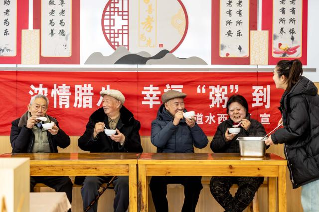 (260126) -- BEIJING, Jan. 26, 2026 (Xinhua) -- Seniors taste Laba porridge at a community center in Qianxi City, southwest China's Guizhou Province, Jan. 26, 2026. The Laba Festival, which is celebrated each year on the eighth day of the twelfth lunar month with the custom of having Laba porridge, falls on Monday this year. (Photo by Fan Hui/Xinhua)