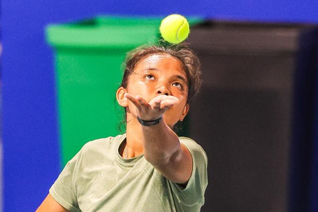 (260126) -- MANILA, Jan. 26, 2026 (Xinhua) -- Tennielle Madis of the Philippines competes during the women's singles round of 32 match between Mananchaya Sawangkaew of Thailand and Tennielle Madis of the Philippines at the WTA Philippine Women's Open in Manila, the Philippines, Jan. 26, 2026. (Xinhua/Rouelle Umali)