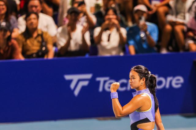 (260126) -- MANILA, Jan. 26, 2026 (Xinhua) -- Alexandra Eala of the Philippines celebrates during the women's singles round of 32 match between Alina Charaeva of Russia and Alexandra Eala of the Philippines at the WTA Philippine Women's Open in Manila, the Philippines, Jan. 26, 2026. (Xinhua/Rouelle Umali)