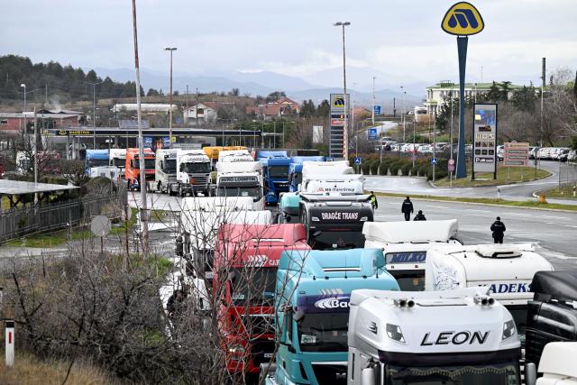 (260126) -- GEVGELIJA, Jan. 26, 2026 (Xinhua) -- Truck drivers block border terminals at Bogorodica border exit to Greece near Gevgelija, North Macedonia, on Jan. 26, 2026. Truck drivers on Monday blocked EU border terminals to protest the new Entry/Exit System (EES). (Photo by Tomislav Georgiev/Xinhua)