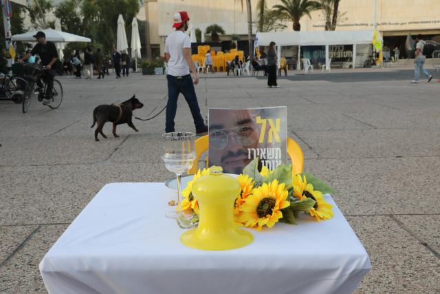 (260126) -- JERUSALEM, Jan. 26, 2026 (Xinhua) -- Photo taken on Jan. 26, 2026 shows a poster of Ran Gvili, the last Israeli hostage whose remains have been found in the Gaza Strip, at a square in Tel Aviv, Israel. The remains of Ran Gvili, the last hostage held in the Gaza Strip, had been identified and taken to Israel for burial, Israeli officials announced on Monday. (Gideon Markowicz/JINI via Xinhua)