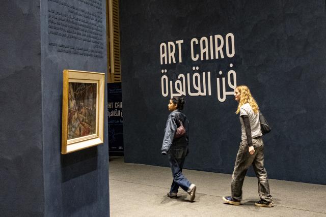 (260126) -- GIZA, Jan. 26, 2026 (Xinhua) -- People visit the Art Cairo at the Grand Egyptian Museum in Giza, Egypt, Jan. 26, 2026. The 7th edition of Art Cairo was held from Jan. 23 to 26, 2026 at the Grand Egyptian Museum. (Xinhua/Xin Mengchen)
