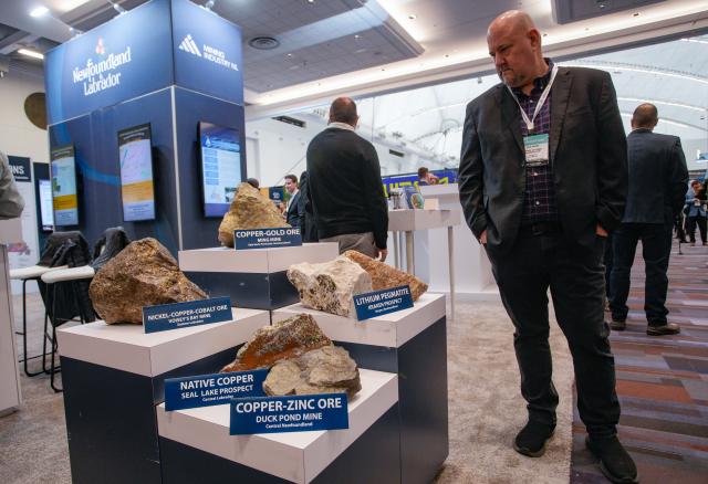 (260127) -- VANCOUVER, Jan. 27, 2026 (Xinhua) -- An attendee looks at mineral rock samples during the Association for Mineral Exploration (AME) Roundup 2026 at the Vancouver Convention Centre in Vancouver, British Columbia, Canada, on Jan. 26, 2026. The AME Roundup 2026 kicked off here on Monday, featuring a four-day exhibition with exhibitors from around the world showcasing products, technologies and services related to mineral exploration and development. The event runs from Jan. 26 to Jan. 29. (Photo by Liang Sen/Xinhua)