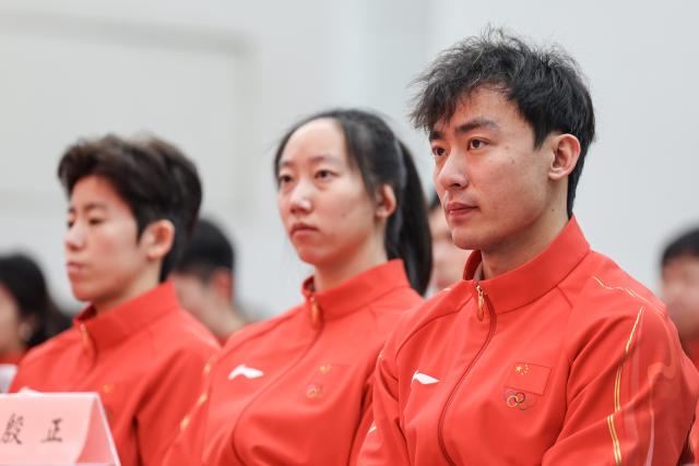 (260127) -- BEIJING, Jan. 27, 2026 (Xinhua) -- Bobsleigh athletes Yin Zheng (1st R) and Zhao Dan (2nd R) of the Chinese delegation for Milan-Cortina 2026 Olympic Winter Games are seen during the inaugural meeting of the Chinese delegation for Milan-Cortina 2026 Olympic Winter Games in Beijing, capital of China, on Jan. 27, 2026. (Xinhua/Na Yuqi)