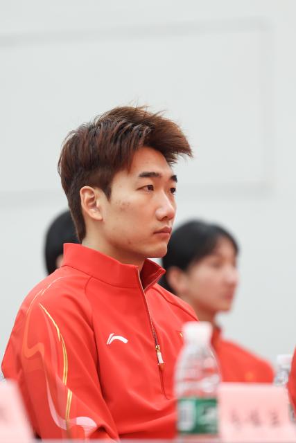 (260127) -- BEIJING, Jan. 27, 2026 (Xinhua) -- Speed skater Gao Tingyu of the Chinese delegation for Milan-Cortina 2026 Olympic Winter Games is seen during the inaugural meeting of the Chinese delegation for Milan-Cortina 2026 Olympic Winter Games in Beijing, capital of China, on Jan. 27, 2026. (Xinhua/Na Yuqi)