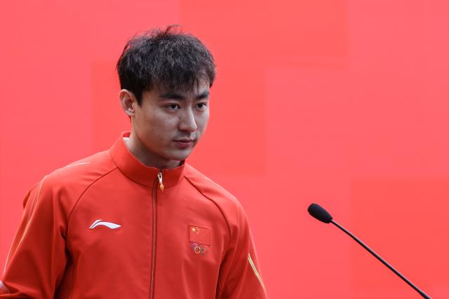 (260127) -- BEIJING, Jan. 27, 2026 (Xinhua) -- Bobsleigh athlete Yin Zheng speaks during the inaugural meeting of the Chinese delegation for Milan-Cortina 2026 Olympic Winter Games in Beijing, capital of China, on Jan. 27, 2026. (Xinhua/Na Yuqi)