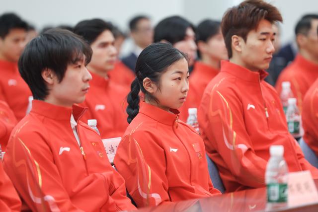 (260127) -- BEIJING, Jan. 27, 2026 (Xinhua) -- Figure skater Zhang Ruiyang (C) of the Chinese delegation for Milan-Cortina 2026 Olympic Winter Games is seen during the inaugural meeting of the Chinese delegation for Milan-Cortina 2026 Olympic Winter Games in Beijing, capital of China, on Jan. 27, 2026. (Xinhua/Na Yuqi)