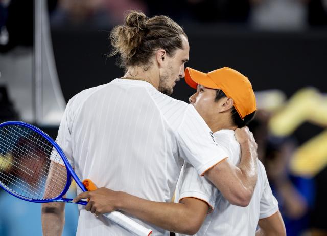 (260127) -- MELBOURNE, Jan. 27, 2026 (Xinhua) -- Alexander Zverev (L) of Germany and Learner Tien of the United States greet each other after the men's singles quarterfinal match between Alexander Zverev of Germany and Learner Tien of the United States at the Australian Open tennis tournament in Melbourne, Australia, Jan. 27, 2026. (Photo by Hu Jingchen/Xinhua)