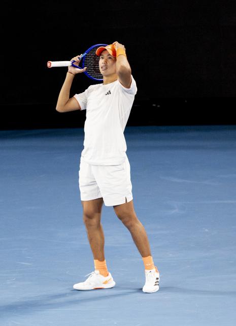 (260127) -- MELBOURNE, Jan. 27, 2026 (Xinhua) -- Learner Tien of the United States reacts during the men's singles quarterfinal match between Alexander Zverev of Germany and Learner Tien of the United States at the Australian Open tennis tournament in Melbourne, Australia, Jan. 27, 2026. (Photo by Hu Jingchen/Xinhua)