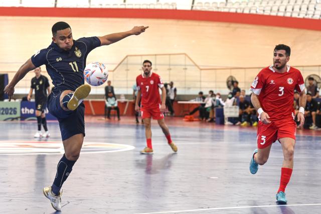 (260127) -- JAKARTA, Jan. 27, 2026 (Xinhua) -- Muhammad Osamanmusa (L) of Thailand shoots during the Group B match between Thailand and Lebanon at the AFC Futsal Asian Cup 2026 in Jakarta International Velodrome, Jakarta, Indonesia, Jan. 27, 2026. (Photo by Agung Kuncahya B./Xinhua)