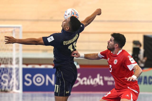 (260127) -- JAKARTA, Jan. 27, 2026 (Xinhua) -- Muhammad Osamanmusa (L) of Thailand vies with Mohamad Ossman of Lebanon during the Group B match between Thailand and Lebanon at the AFC Futsal Asian Cup 2026 in Jakarta International Velodrome, Jakarta, Indonesia, Jan. 27, 2026. (Xinhua/Agung Kuncahya B.)