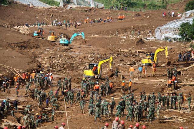 (260127) -- WEST BANDUNG, Jan. 27, 2026 (Xinhua) -- Rescuers work on-site after a landslide struck West Bandung Regency, West Java, Indonesia, Jan. 26, 2026. At least 38 people have been killed in a landslide that struck the Cisarua area of West Java province, Indonesia, with victim identification efforts still underway, the National Disaster Management Agency (BNPB) said Tuesday. (Photo by Septianjar Muharam/Xinhua)