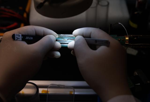 (260127) -- BEIJING, Jan. 27, 2026 (Xinhua) -- A researcher works at the ultra-low temperature high magnetic field quantum oscillation experimental station of the Institute of Physics of the Chinese Academy of Sciences in Beijing, capital of China, on Jan. 26, 2026. China has achieved a 35.6 tesla all-superconducting magnet in an experiment facility, setting a new record, the Chinese Academy of Sciences (CAS) said on Tuesday.
   The all-superconducting magnet, with a central magnetic field of 35.6 tesla and a usable aperture of 35 millimeters was conducted with the Synergetic Extreme Condition User Facility. It is a user magnet designed to support domestic and international research teams in conducting cutting-edge studies.
   The record-breaking magnetic field is about 12 to 24 times that of a medical magnetic resonance imaging (MRI) system, the strongest magnetic field people can access in daily life, and over 700,000 times that of Earth's magnetic field.
   As one of the core facilities in modern technology, they hold significant application value in major national sci-tech infrastructures, advanced scientific instruments, high-end medical equipment, energy and transportation. (Xinhua/Jin Liwang)