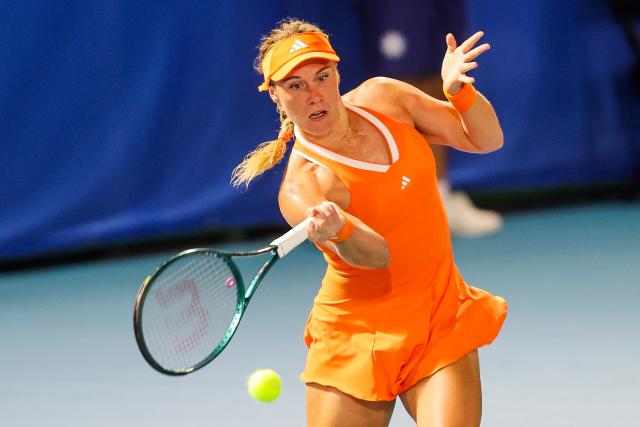 (260127) -- MANILA, Jan. 27, 2026 (Xinhua) -- Leolia Jeanjean hits a return during the women's singles round of 32 match between Tatjana Maria of Germany and Leolia Jeanjean of France at the WTA Philippine Women's Open in Manila, the Philippines, Jan. 27, 2026. (Xinhua/Rouelle Umali)
