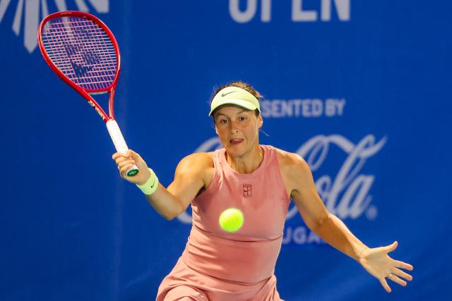 (260127) -- MANILA, Jan. 27, 2026 (Xinhua) -- Tatjana Maria hits a return during the women's singles round of 32 match between Tatjana Maria of Germany and Leolia Jeanjean of France at the WTA Philippine Women's Open in Manila, the Philippines, Jan. 27, 2026. (Xinhua/Rouelle Umali)