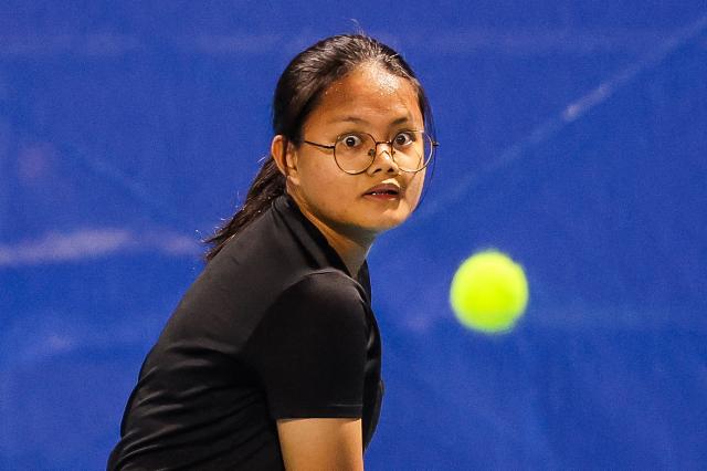 (260127) -- MANILA, Jan. 27, 2026 (Xinhua) -- Kaye Ann Emana competes during the women's singles round of 32 match between Tatiana Prozorova of Russia and Kaye Ann Emana of the Philippines at the WTA Philippine Women's Open in Manila, the Philippines, Jan. 27, 2026. (Xinhua/Rouelle Umali)