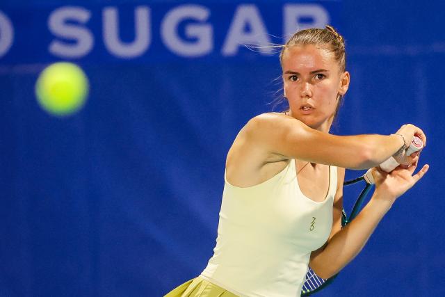 (260127) -- MANILA, Jan. 27, 2026 (Xinhua) -- Tatiana Prozorova competes during the women's singles round of 32 match between Tatiana Prozorova of Russia and Kaye Ann Emana of the Philippines at the WTA Philippine Women's Open in Manila, the Philippines, Jan. 27, 2026. (Xinhua/Rouelle Umali)