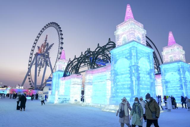 (260127) -- HARBIN, Jan. 27, 2026 (Xinhua) -- People visit the Harbin Ice-Snow World, the world's largest ice-and-snow theme park, in Harbin, northeast China's Heilongjiang Province, Jan. 27, 2026. (Xinhua/Wang Song)