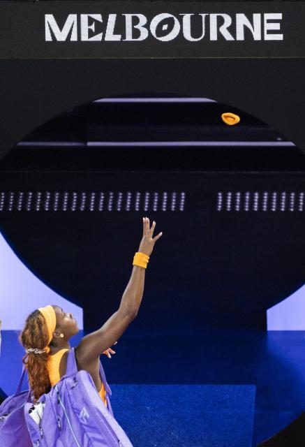 (260127) -- MELBOURNE, Jan. 27, 2026 (Xinhua) -- Coco Gauff leaves the court after the women's singles quarterfinal match between Coco Gauff of the United States and Elina Svitolina of Ukraine at the Australian Open tennis tournament in Melbourne, Australia, Jan. 27, 2026. (Photo by Hu Jingchen/Xinhua)