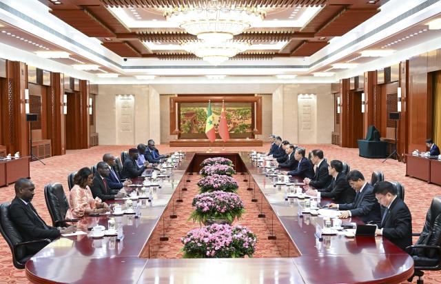 (260127) -- BEIJING, Jan. 27, 2026 (Xinhua) -- Zhao Leji, chairman of the National People's Congress Standing Committee, holds talks with Malick Ndiaye, the president of the Senegalese National Assembly, at the Great Hall of the People in Beijing, capital of China, Jan. 27, 2026. (Xinhua/Zhang Ling)