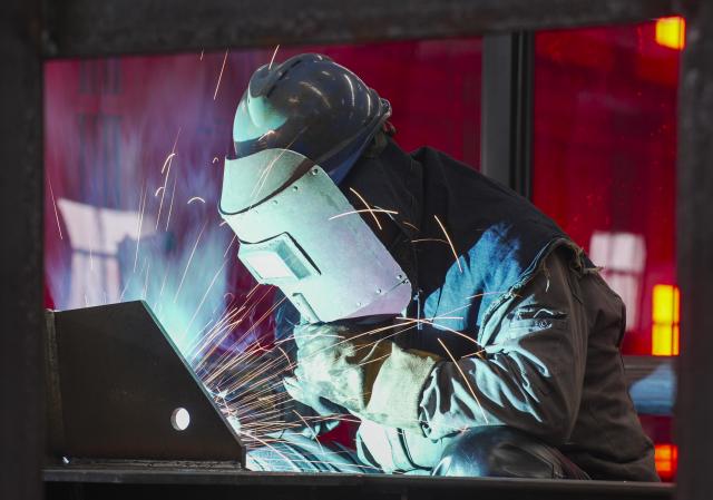 (260127) -- BEIJING, Jan. 27, 2026 (Xinhua) -- A worker is seen at a factory at the Haigang economic zone in Tangshan, north China's Hebei Province, Jan. 27, 2026. Profits of China's major industrial firms returned to growth in 2025, snapping a three-year streak of declines, with emerging sectors such as equipment manufacturing and high-tech manufacturing serving as major growth drivers.
   Data from the National Bureau of Statistics (NBS) showed on Tuesday that profits for these firms increased 0.6 percent year on year to nearly 7.4 trillion yuan (about 1.06 trillion U.S. dollars) last year, accelerating from a 0.1-percent growth in the January-November period.
   A substantial recovery was evident in December, with these firms posting a 5.3-percent year-on-year profit increase, a sharp turnaround from the 13.1-percent decline recorded in November.
   Major industrial firms refer to those with an annual main business revenue of at least 20 million yuan. (Photo by Liu Mancang/Xinhua)
