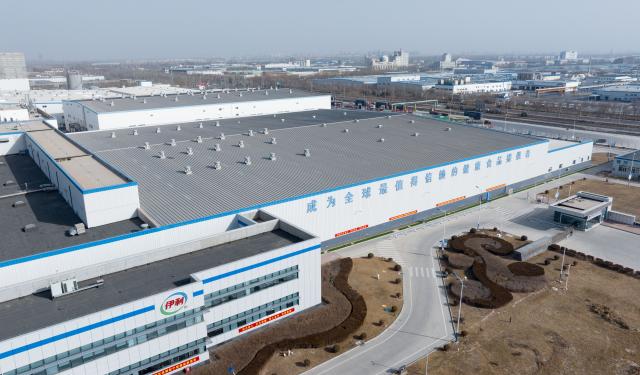 (260127) -- WUZHONG, Jan. 27, 2026 (Xinhua) -- An aerial drone photo taken on Jan. 27, 2026 shows the Yili factory in Wuzhong, northwest China's Ningxia Hui Autonomous Region. In recent years, Wuzhong City has significantly enhanced the scale, standardization and intensification of its dairy industry. The Jinji industrial park in Wuzhong has attracted a cluster of renowned dairy enterprises, with a daily capacity of processing fresh raw milk reaching 6,400 tons, accounting for over 53 percent of the total processing capacity in Ningxia. (Xinhua/Feng Kaihua)