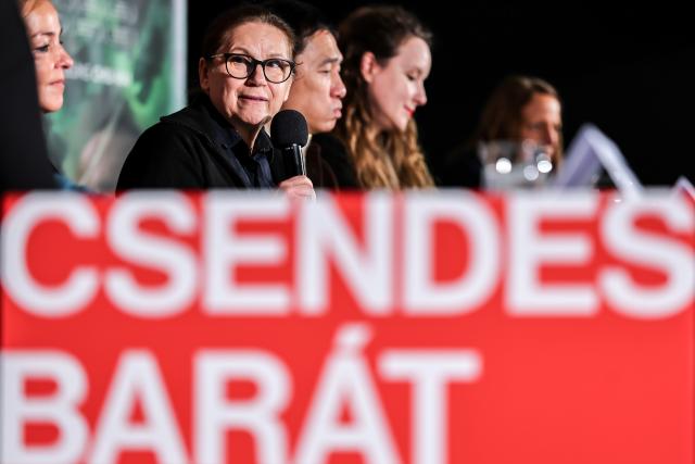 (260127) -- BUDAPEST, Jan. 27, 2026 (Xinhua) -- Director Ildiko Enyedi (2nd L) and actor Tony Leung Chiu-Wai (3rd L) of the film "Silent Friend" attend a press conference before its premiere in Budapest, Hungary, on Jan. 26, 2026. (Photo by David Balogh/Xinhua)
