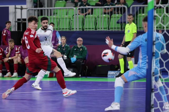 (260128) -- LJUBLJANA, Jan. 28, 2026 (Xinhua) -- Tomas Paco (2nd L) of Portugal shoots to score during the UEFA Futsal EURO 2026 group match between Hungary and Portugal at Arena Stozice, Ljubljana, Slovenia, Jan. 27, 2026. (Photo by Zeljko Stevanic/Xinhua)