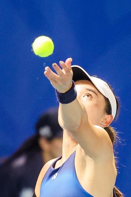 (260128) -- MANILA, Jan. 28, 2026 (Xinhua) -- Zhu Lin of China serves during the women's singles round of 32 match between Zhu Lin of China and Sun Lulu of New Zealand at the WTA Philippine Women's Open in Manila, the Philippines, Jan. 27, 2026. (Xinhua/Rouelle Umali)