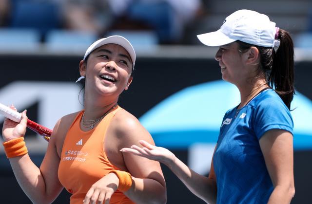 (260128) -- MELBOURNE, Jan. 28, 2026 (Xinhua) -- Wu Fang-Hsien/Hozumi Eri (L) react during the women's doubles quarterfinal match between Zhang Shuai (China)/Elise Mertens (Belgium) and Wu Fang-Hsien (Chinese Taipei)/Hozumi Eri (Japan) at the Australian Open tennis tournament in Melbourne, Australia, Jan. 28, 2026. (Xinhua/Ma Ping)