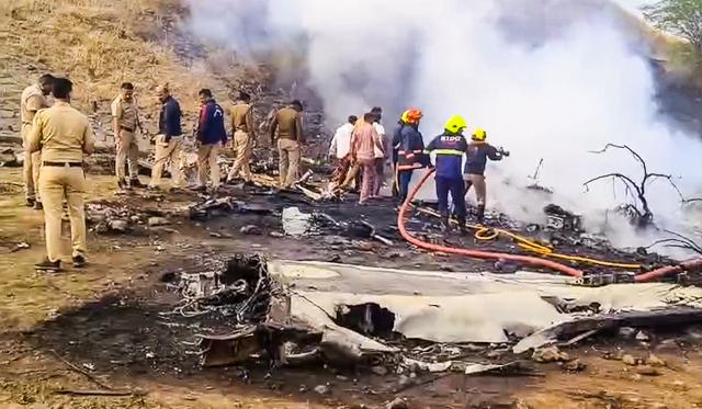 (260128) -- NEW DELHI, Jan. 28, 2026 (Xinhua) -- Rescuers are in operation at the site of an air crash at Baramati airport in Pune district, Maharashtra state of India, Jan. 28, 2026.
  Five people, including the deputy chief minister of India's western state of Maharashtra, Ajit Pawar, and two pilots, on board an aircraft were killed Wednesday in a crash, officials said.
  The small aircraft crashed while attempting to land at Baramati airport in Pune district, about 249 km southeast of Mumbai, the capital city of Maharashtra.
  According to an initial report released by India's civil aviation watchdog, the Directorate General of Civil Aviation (DGCA), no person on board has survived the crash. (IANS via Xinhua)