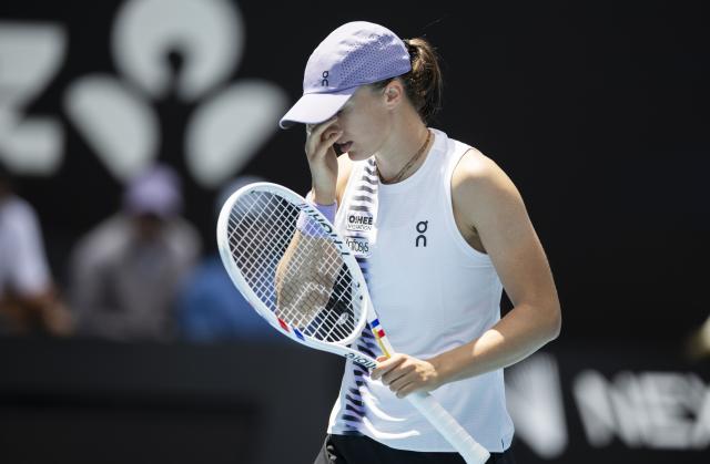 (260128) -- MELBOURNE, Jan. 28, 2026 (Xinhua) -- Iga Swiatek reacts during the women's singles quarterfinal match between Elena Rybakina of Kazakhstan and Iga Swiatek of Poland at the Australian Open tennis tournament in Melbourne, Australia, Jan. 28, 2026. (Photo by Hu Jingchen/Xinhua)