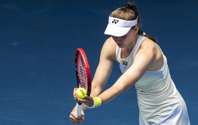 (260128) -- MELBOURNE, Jan. 28, 2026 (Xinhua) -- Elena Rybakina serves during the women's singles quarterfinal match between Elena Rybakina of Kazakhstan and Iga Swiatek of Poland at the Australian Open tennis tournament in Melbourne, Australia, Jan. 28, 2026. (Photo by Hu Jingchen/Xinhua)