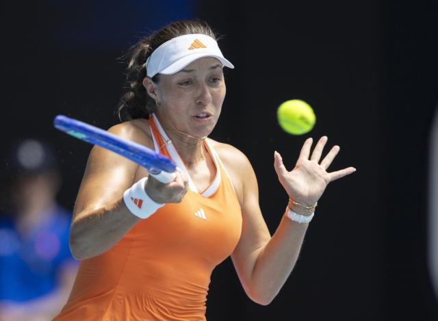 (260128) -- MELBOURNE, Jan. 28, 2026 (Xinhua) -- Jessica Pegula hits a return during the women's singles quarterfinal match between Jessica Pegula of the United States and Amanda Anisimova of the United States at the Australian Open tennis tournament in Melbourne, Australia, Jan. 28, 2026. (Photo by Hu Jingchen/Xinhua)