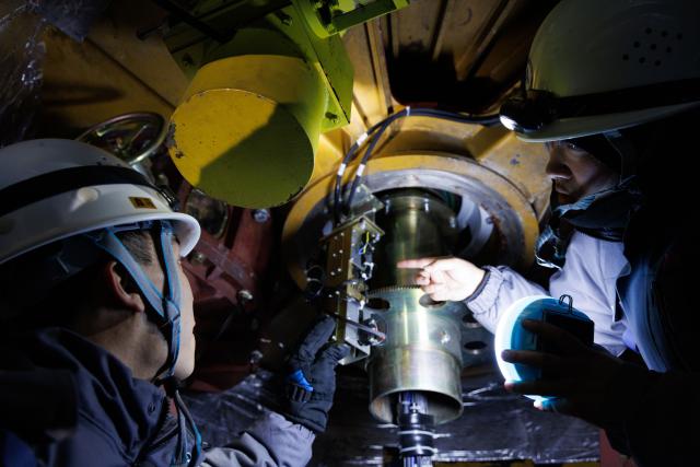(260128) -- MOHE, Jan. 28, 2026 (Xinhua) -- Engineer Li Qiang (R) and Assistant Engineer Tian Dong perform maintenance tasks at the azimuth cabin of the satellite data receiving system at the Mohe Station of the China Remote Sensing Satellite Ground Station in Mohe, northeast China's Heilongjiang Province, on Jan. 24, 2026.
  The Mohe Station of the China Remote Sensing Satellite Ground Station is China's northernmost satellite data receiving station. Normally the facility has only one staff member on duty, but as the Spring Festival approaches, four of its staff members have gathered in severe cold weather to conduct thorough winter inspections and maintenance.
  Developed by the Aerospace Information Research Institute under the Chinese Academy of Sciences, the Mohe Station commenced operations on Dec. 12, 2025.
  Located in Mohe, China's northernmost city in Heilongjiang Province, the station is designed to autonomously receive satellite data. It is now tasked with receiving data from 25 national land observation satellites, the institute said.
  The Mohe station boasts a maximum channel downlink data rate of 2 gigabits per second and can transmit the received data in real time. Leveraging its high-latitude geographical advantage, the station can extend the daily receiving time window for polar-orbiting satellites by over 20 percent. (Xinhua/Jin Liwang)