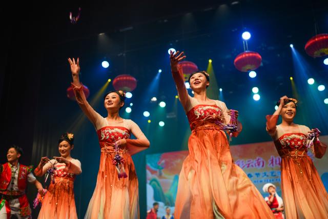 (260128) -- COLOMBO, Jan. 28, 2026 (Xinhua) -- A performance is staged during a Chinese New Year celebration event in Colombo, Sri Lanka, Jan. 27, 2026.
  The opening performance of the 2026 "Happy Chinese New Year" activities took place here Tuesday night, alongside an intangible cultural heritage exhibition. (Photo by Thilina Kaluthotage/Xinhua)