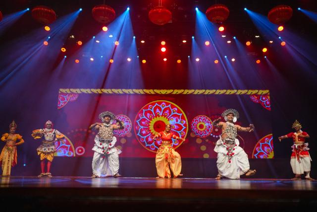 (260128) -- COLOMBO, Jan. 28, 2026 (Xinhua) -- A performance is staged during a Chinese New Year celebration event in Colombo, Sri Lanka, Jan. 27, 2026.
  The opening performance of the 2026 "Happy Chinese New Year" activities took place here Tuesday night, alongside an intangible cultural heritage exhibition. (Photo by Thilina Kaluthotage/Xinhua)
