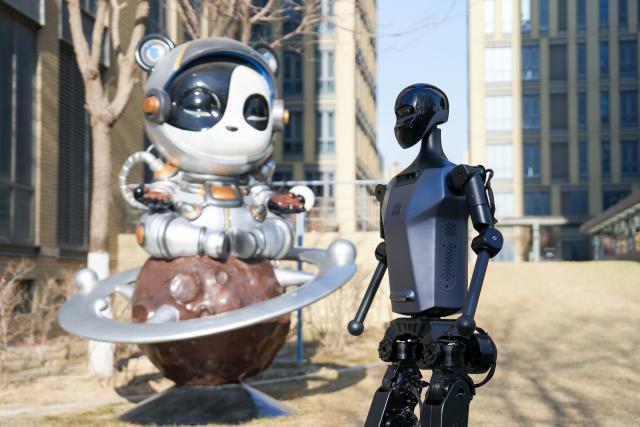 (260128) -- BEIJING, Jan. 28, 2026 (Xinhua) -- A "Tiangong" humanoid robot demonstrates walking at the Beijng World of Robots in Beijing, capital of China, Feb. 24, 2025. (Xinhua/Ju Huanzong)